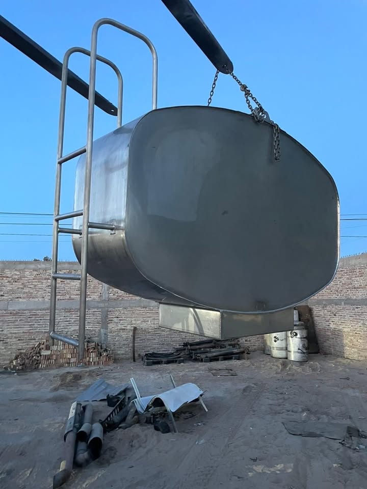 Water truck tank on trailer